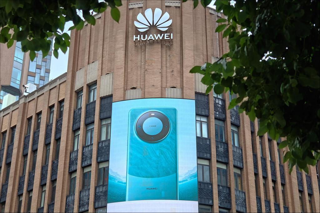 iPhone15系列开启预售：标准版遇冷，溢价不如华为Mate60 Pro