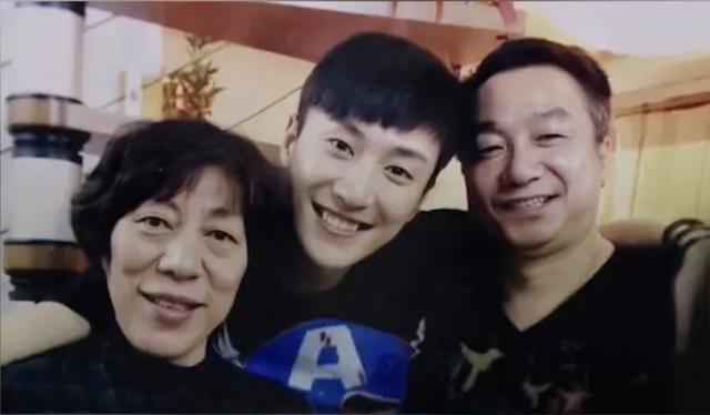 乔任梁去世七周年，陈乔恩晒粉色天空悼念，父母一直遭受网络暴力