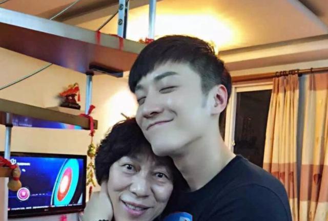 乔任梁去世七周年，陈乔恩晒粉色天空悼念，父母一直遭受网络暴力