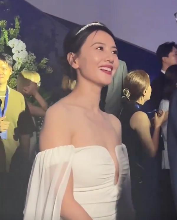 同样是43岁，当董洁和高圆圆同框，才知道中年女星不能太瘦了