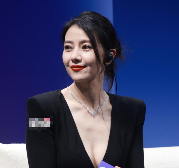 同样是43岁，当董洁和高圆圆同框，才知道中年女星不能太瘦了