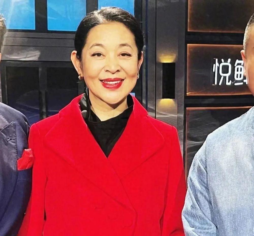 同样是43岁，当董洁和高圆圆同框，才知道中年女星不能太瘦了