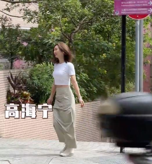 港星送儿子来内地读书，去新疆旅游，香港游客大量涌入内地