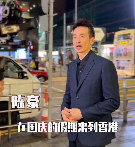 港星送儿子来内地读书，去新疆旅游，香港游客大量涌入内地