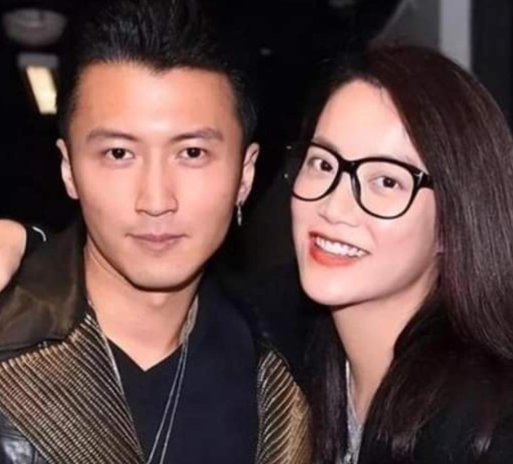 港星送儿子来内地读书，去新疆旅游，香港游客大量涌入内地