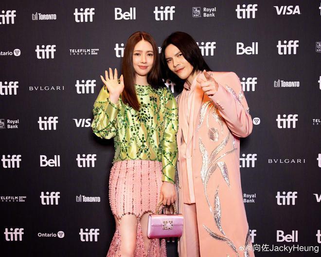 向佐秀恩爱回应热搜，首曝妻子断更原因，郭碧婷妆造再遭吐槽