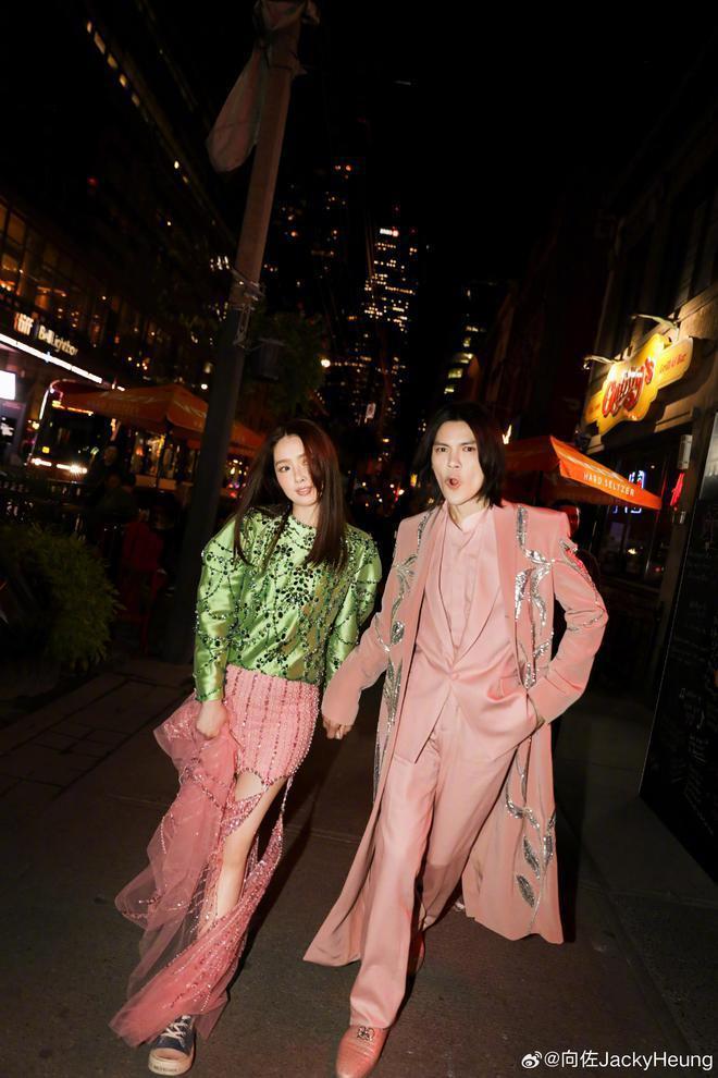 向佐秀恩爱回应热搜，首曝妻子断更原因，郭碧婷妆造再遭吐槽