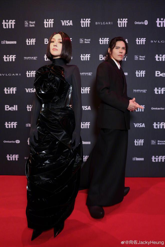 向佐秀恩爱回应热搜，首曝妻子断更原因，郭碧婷妆造再遭吐槽