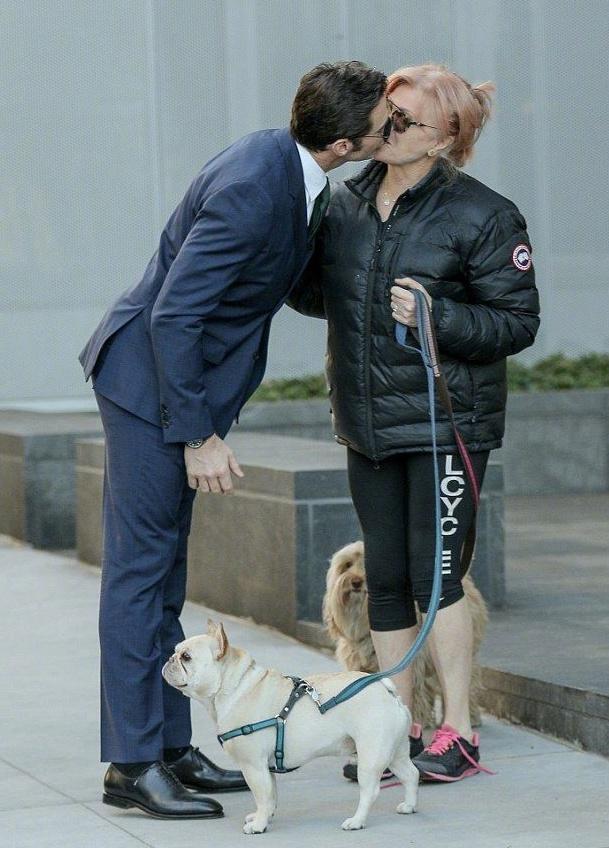 休·杰克曼离婚，27年姐弟恋终结