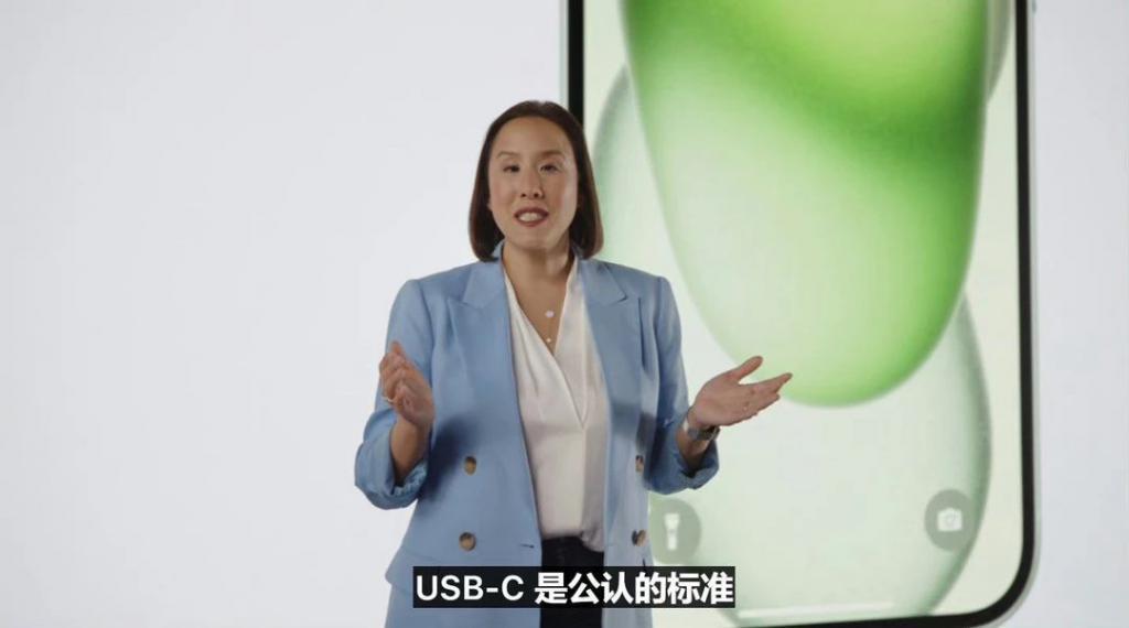 iPhone 15 全网疯抢，苹果官网直接崩了.