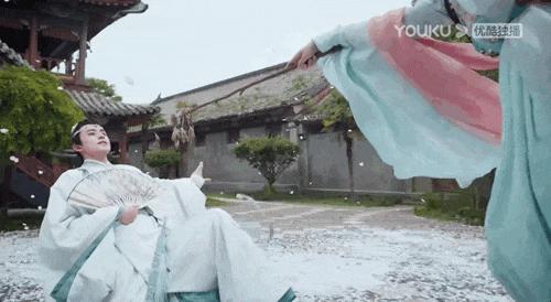 她能翻红，是内娱最大的悲哀