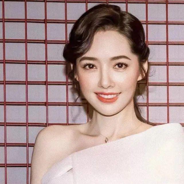 看了欧阳三姐妹，才知神颜张柏芝、电影脸章子怡，都是中基因彩票