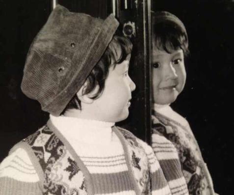 直播像小学生，44岁的冯绍峰，还没走出幼时的乖乖男光环