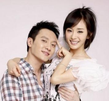 直播像小学生，44岁的冯绍峰，还没走出幼时的乖乖男光环