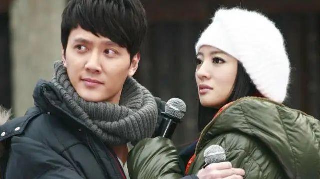 直播像小学生，44岁的冯绍峰，还没走出幼时的乖乖男光环