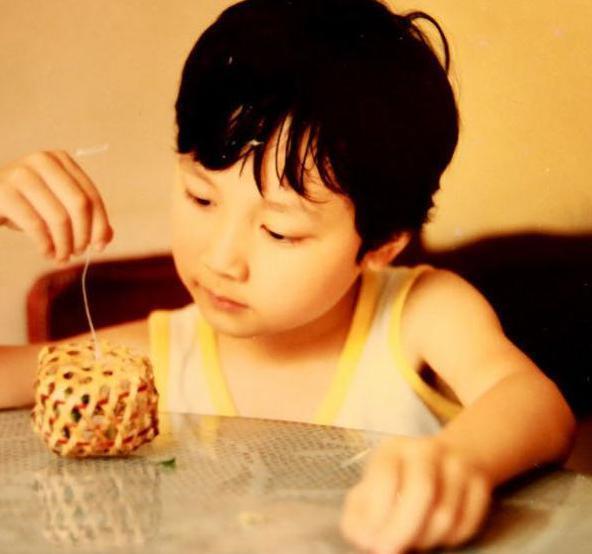 直播像小学生，44岁的冯绍峰，还没走出幼时的乖乖男光环