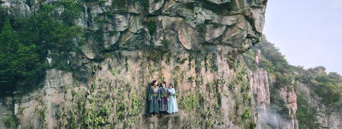 救命啊！怎么比0713男团还糊？