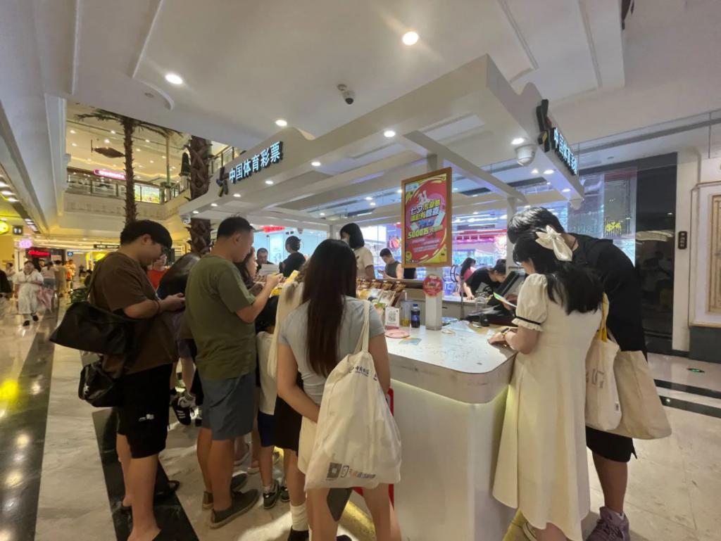 现在年轻人越来越爱买彩票了