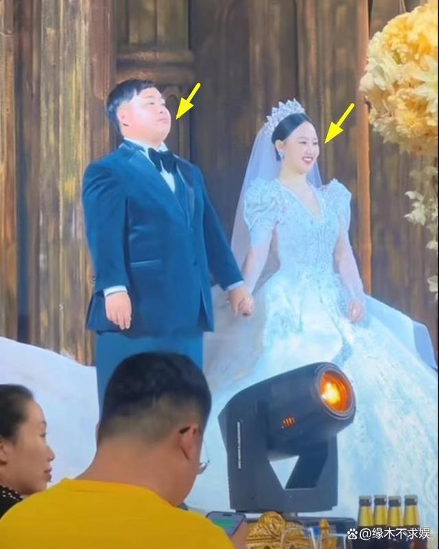 200斤网红李炮儿结婚！嘉之派随礼4万龙虾，东北酒席菜色引争议！