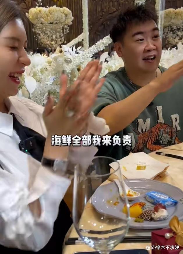 200斤网红李炮儿结婚！嘉之派随礼4万龙虾，东北酒席菜色引争议！