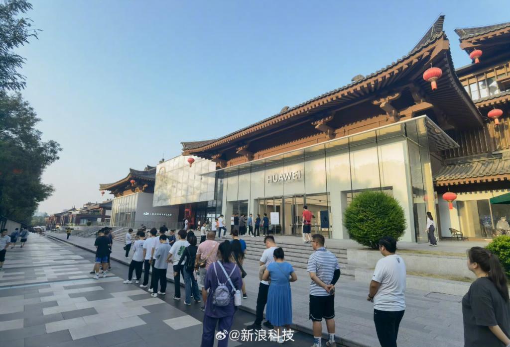 千呼万唤始出来，华为Mate 60 系列携场景新品迈出重返巅峰第一步