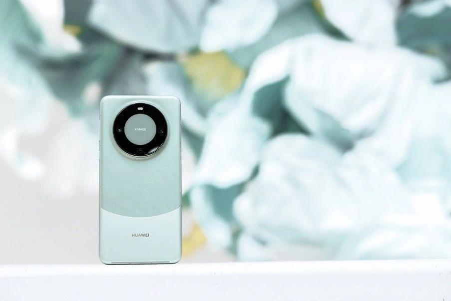 千呼万唤始出来，华为Mate 60 系列携场景新品迈出重返巅峰第一步