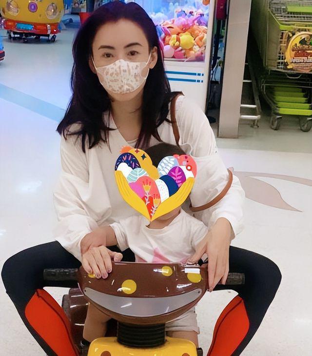 孙东海回应和张柏芝抢抚养权之事 两人曾多次同框