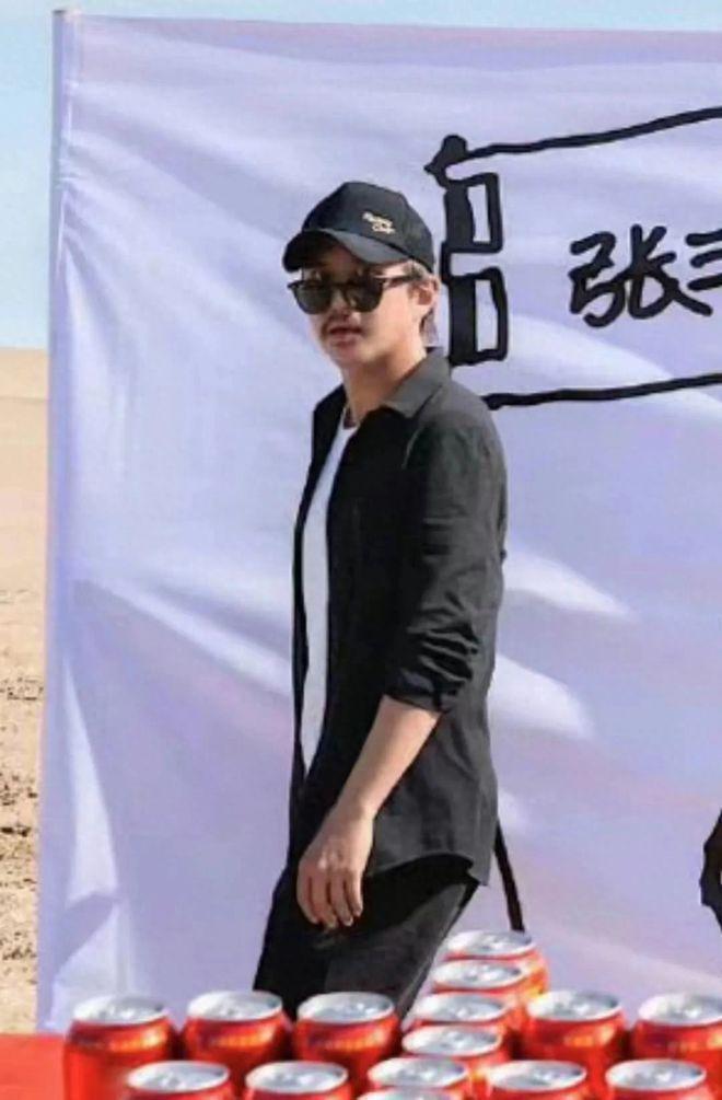 邓超被曝抑郁后首露面！憔悴邋遢强颜欢笑？