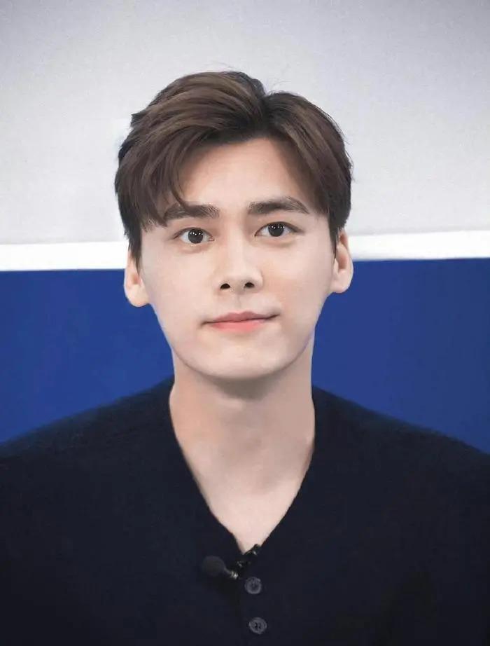 李易峰疑似复出惹争议 被曝私下直播露脸5分钟被举报断线