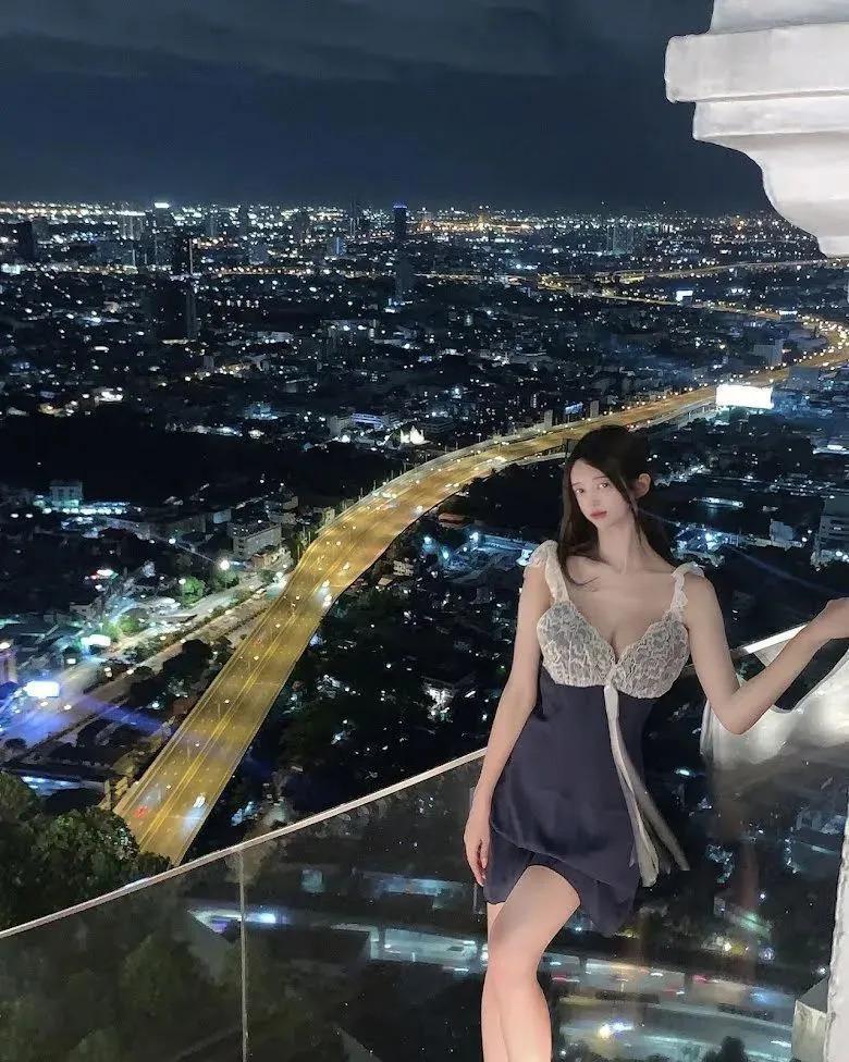 韩国网红p图过猛，迷你头 九头身身材，网友：有点诡异