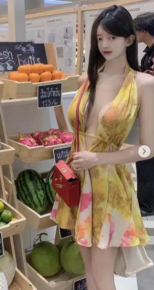 韩国网红p图过猛，迷你头 九头身身材，网友：有点诡异