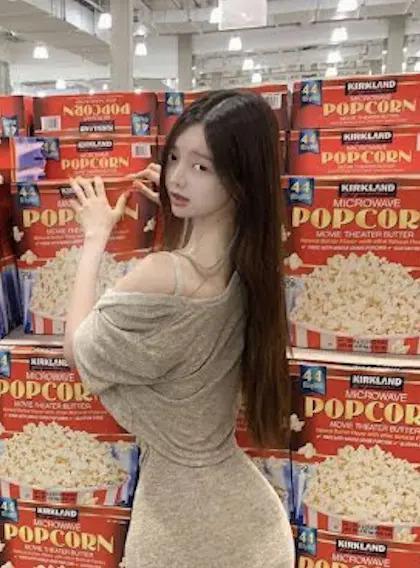 韩国网红p图过猛，迷你头 九头身身材，网友：有点诡异