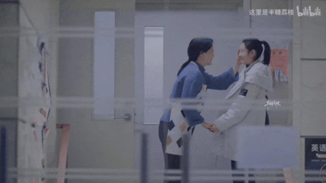 还记得《小欢喜》的刘静阿姨吗？她吃面被骂了？