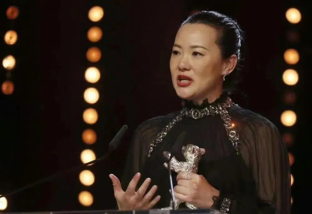 还记得《小欢喜》的刘静阿姨吗？她吃面被骂了？