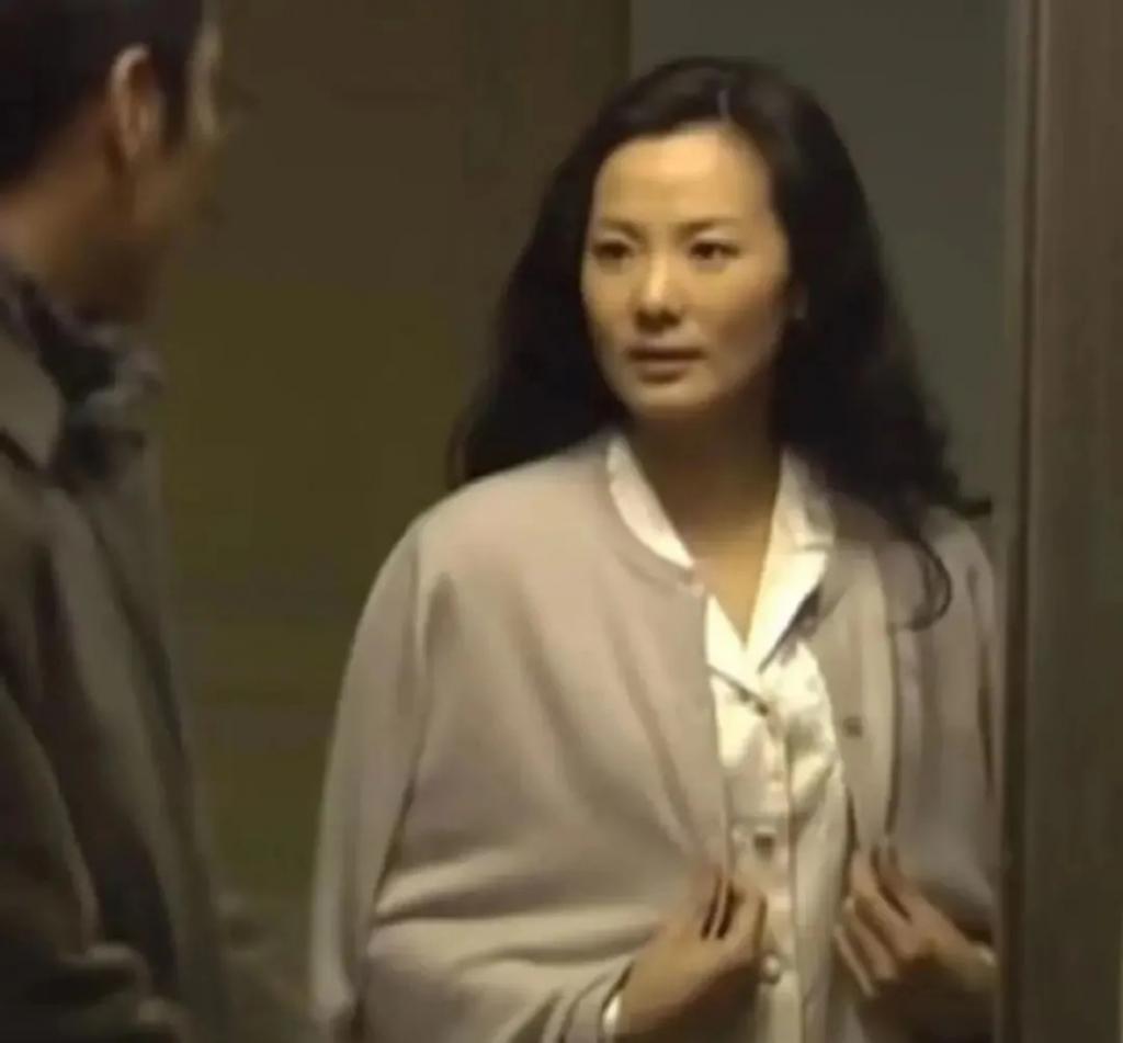还记得《小欢喜》的刘静阿姨吗？她吃面被骂了？