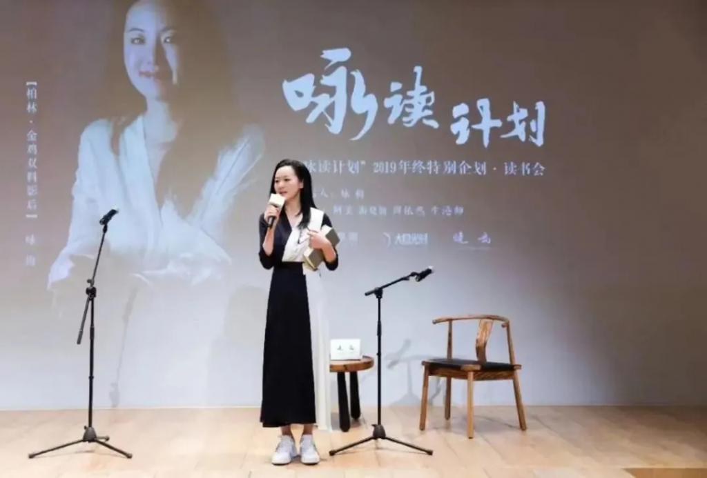 还记得《小欢喜》的刘静阿姨吗？她吃面被骂了？