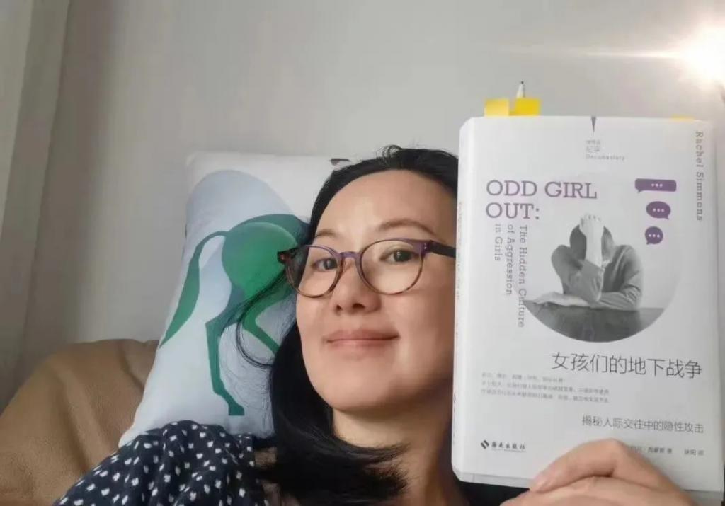 还记得《小欢喜》的刘静阿姨吗？她吃面被骂了？