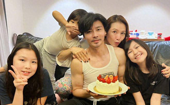 蔡少芬与蒋丽莎同框庆50岁生日 看不出12岁年龄差