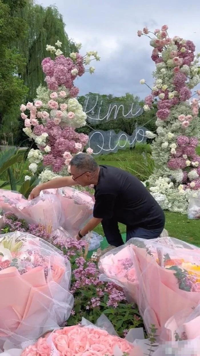 乔任梁去世7周年，陈乔恩和乔任梁父母一同扫墓代尽孝心