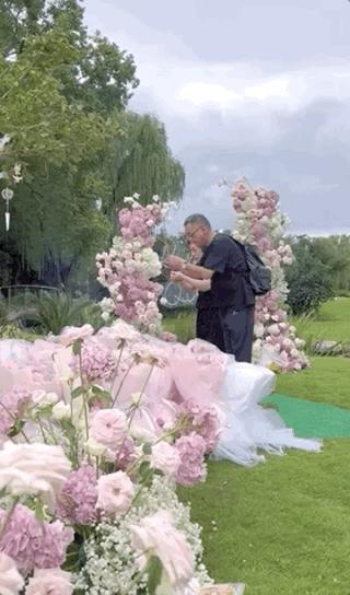 乔任梁去世7周年，陈乔恩和乔任梁父母一同扫墓代尽孝心