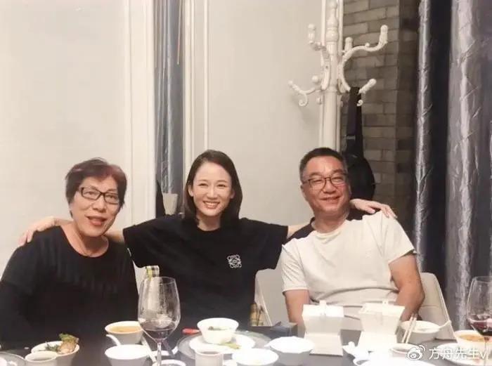 乔任梁去世7周年，陈乔恩和乔任梁父母一同扫墓代尽孝心