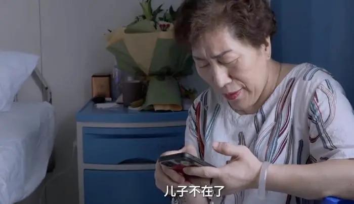 乔任梁去世7周年，陈乔恩和乔任梁父母一同扫墓代尽孝心