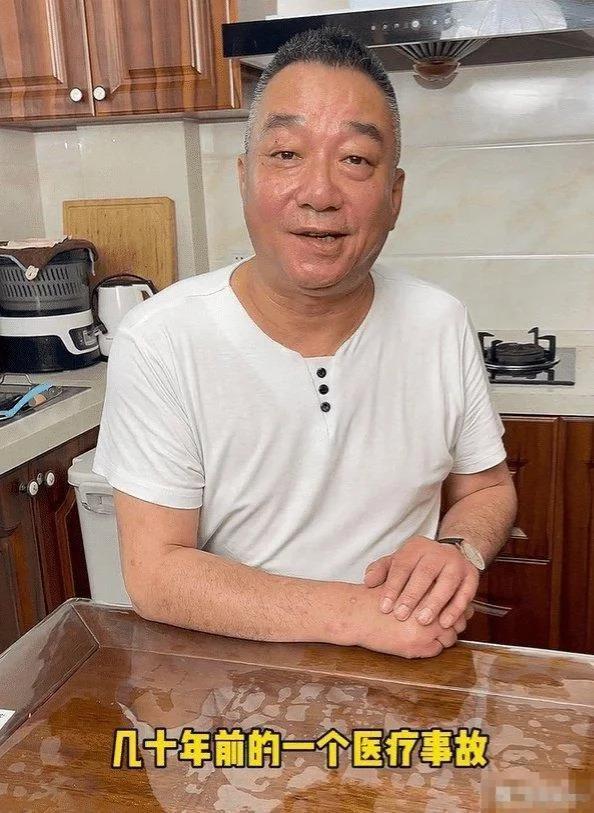 乔任梁去世7周年，陈乔恩和乔任梁父母一同扫墓代尽孝心