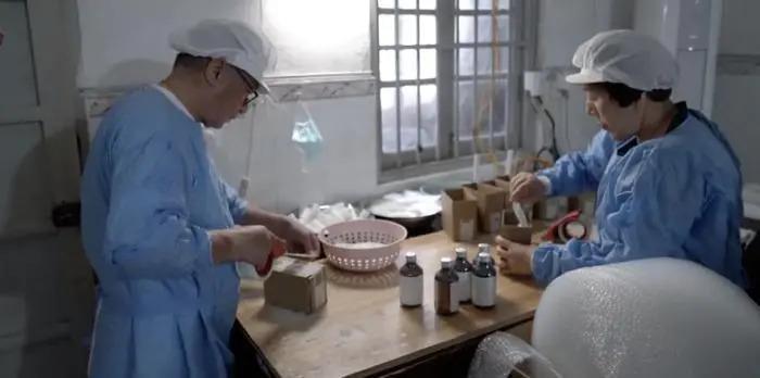 乔任梁去世7周年，陈乔恩和乔任梁父母一同扫墓代尽孝心