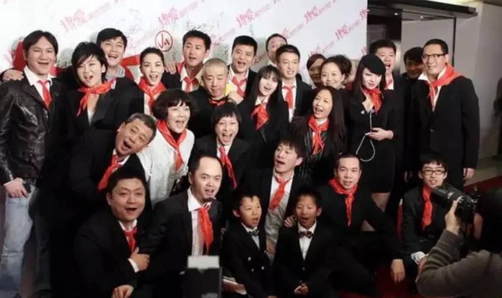 李亚鹏景岗山合体卖货，王菲率领的“六年一班”境遇大不同