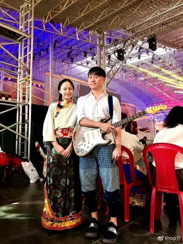李亚鹏景岗山合体卖货，王菲率领的“六年一班”境遇大不同
