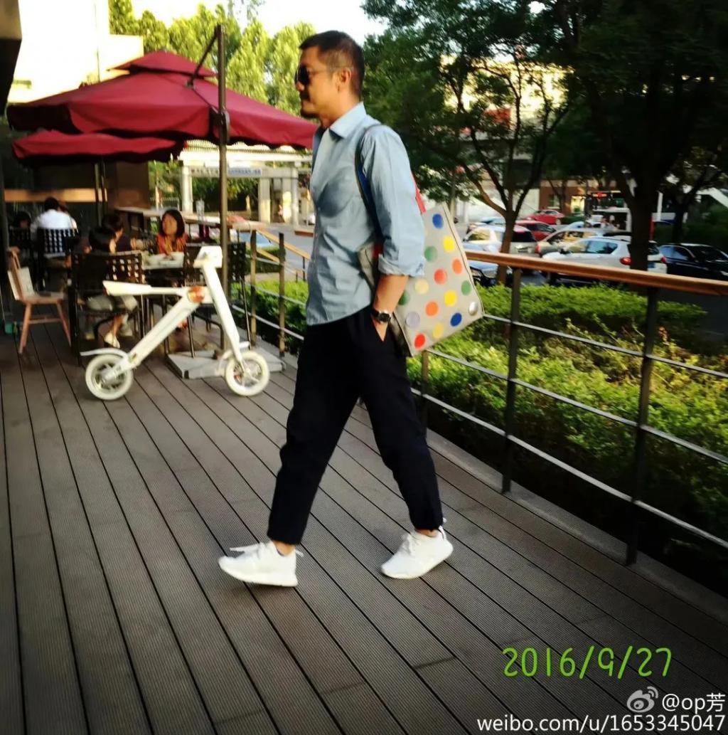 李亚鹏景岗山合体卖货，王菲率领的“六年一班”境遇大不同
