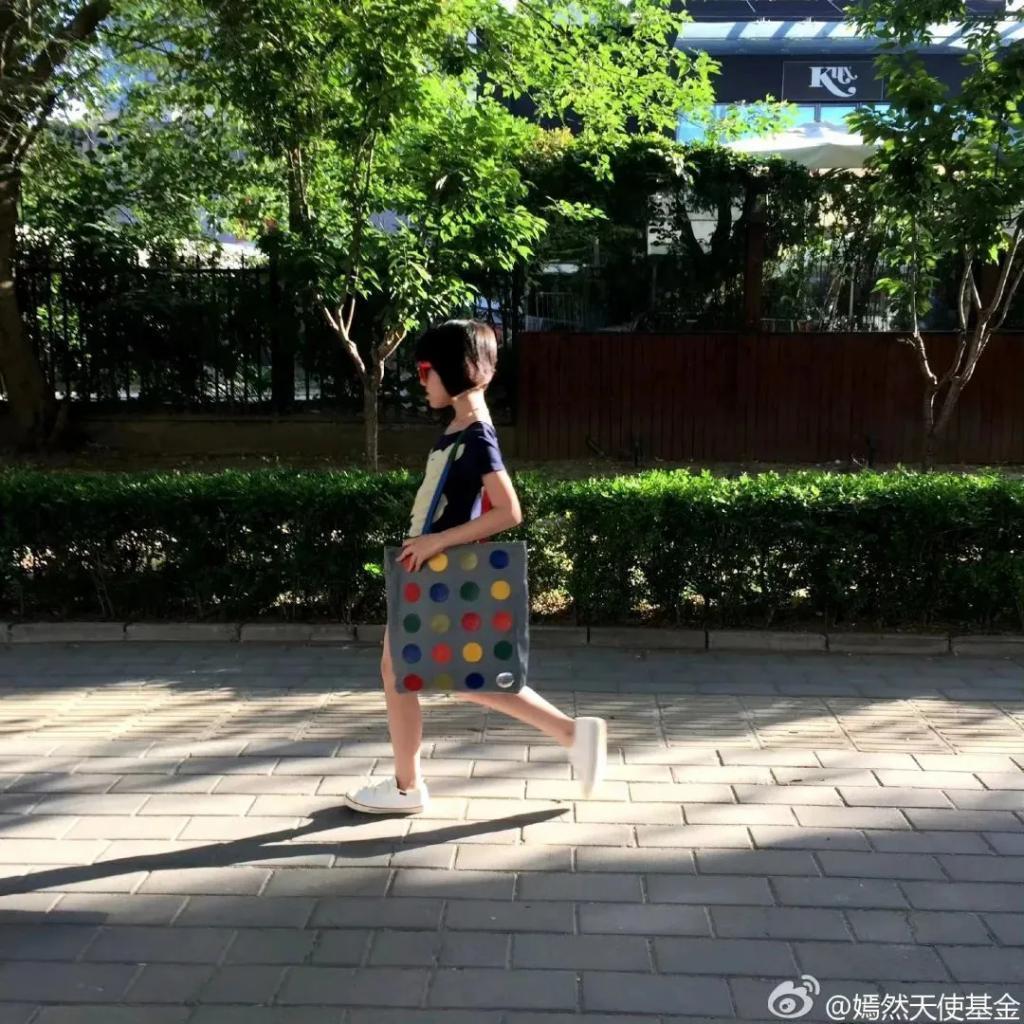 李亚鹏景岗山合体卖货，王菲率领的“六年一班”境遇大不同