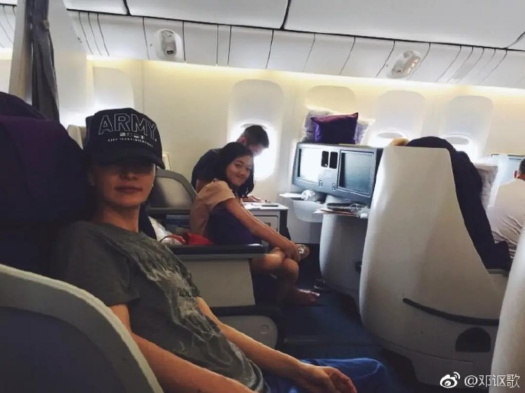 李亚鹏景岗山合体卖货，王菲率领的“六年一班”境遇大不同
