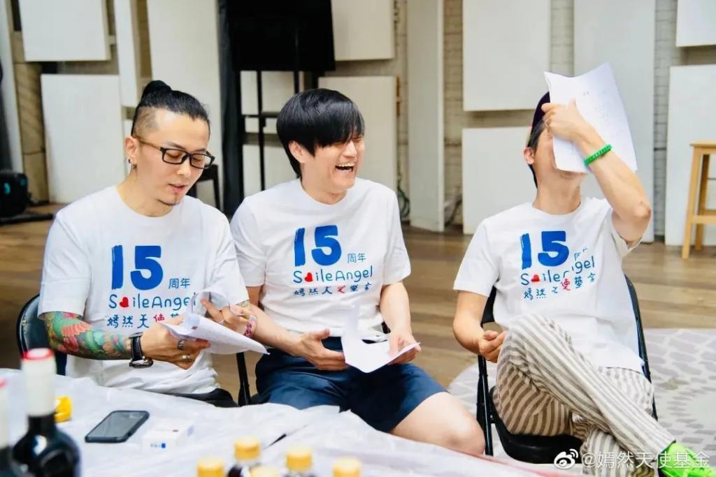 李亚鹏景岗山合体卖货，王菲率领的“六年一班”境遇大不同